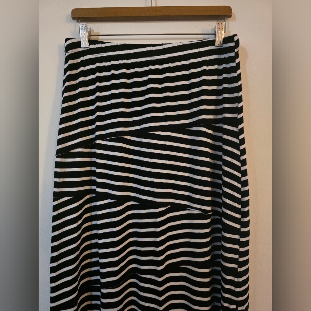 Chico's Black and White Wave Pattern A-Line Skirt Sz 1